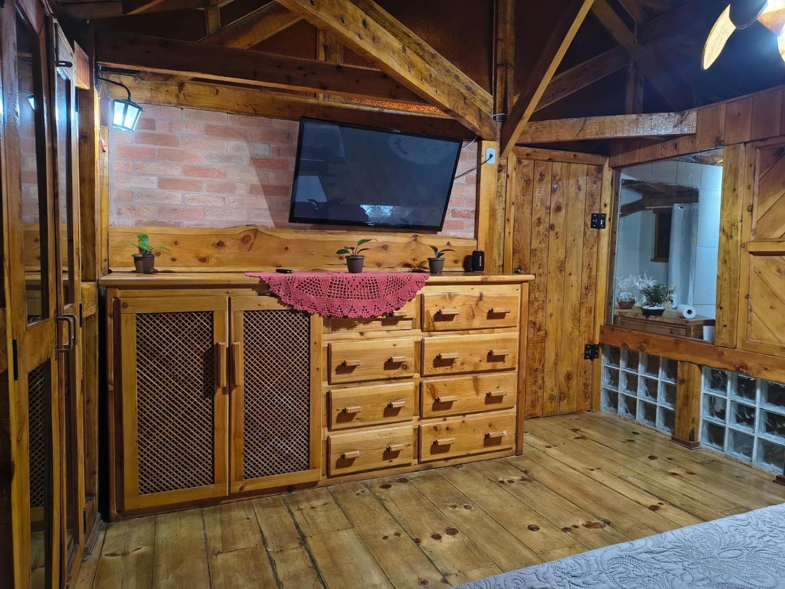 Suite Rustica Aconchego - Com Banheira De Hidromassagem Campos do Jordao Exterior photo